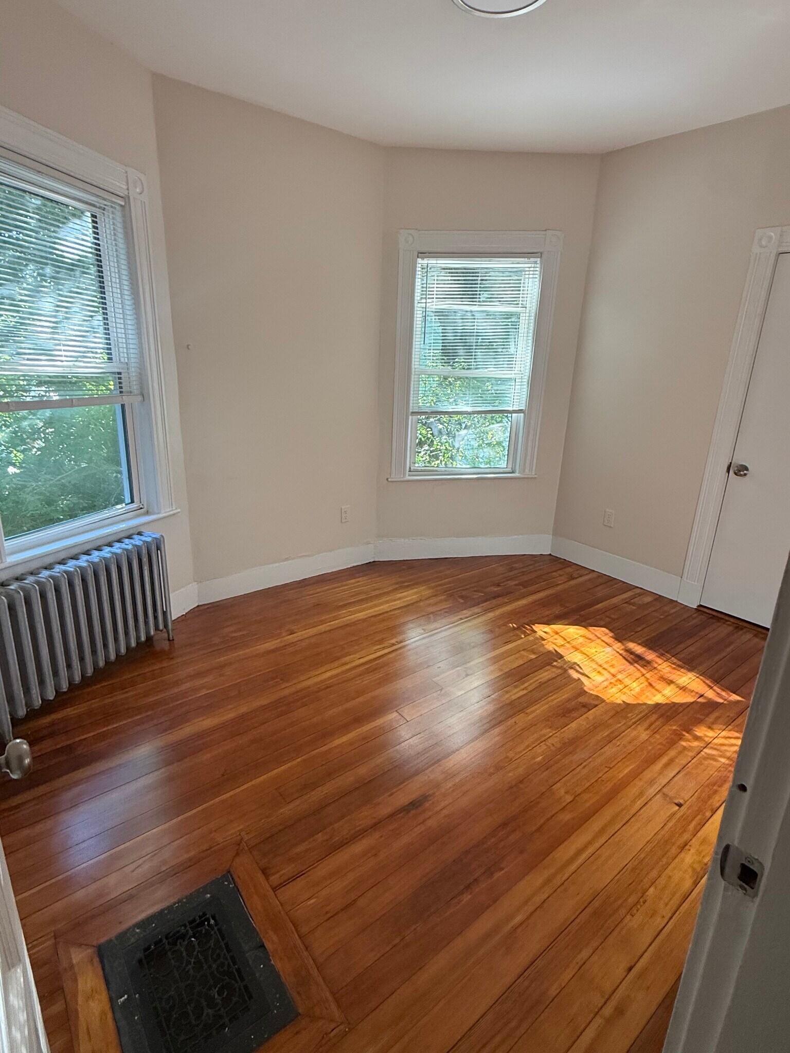 Building Photo - 144 Brooks St