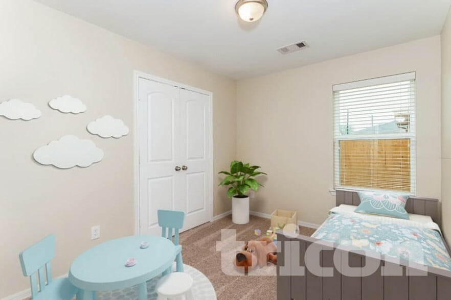 Building Photo - 328 Summer Horse Dr