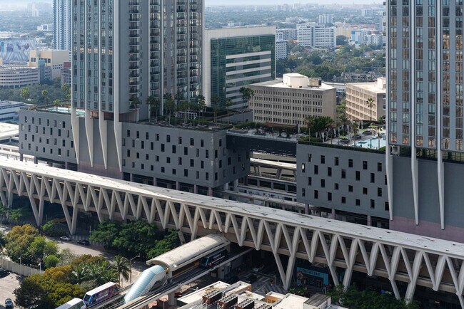 Building Photo - 11 NE 6th St