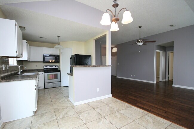 Building Photo - 105 Oakline Dr