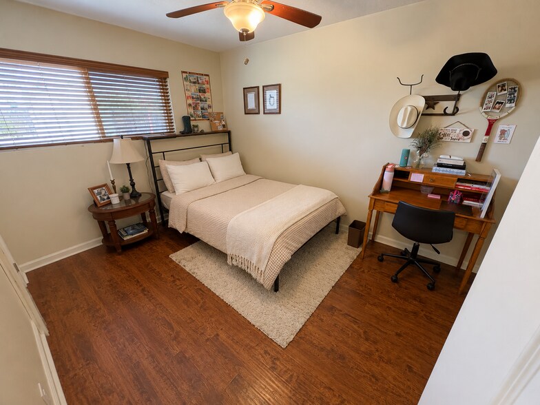 Building Photo - 586 Augusta Dr