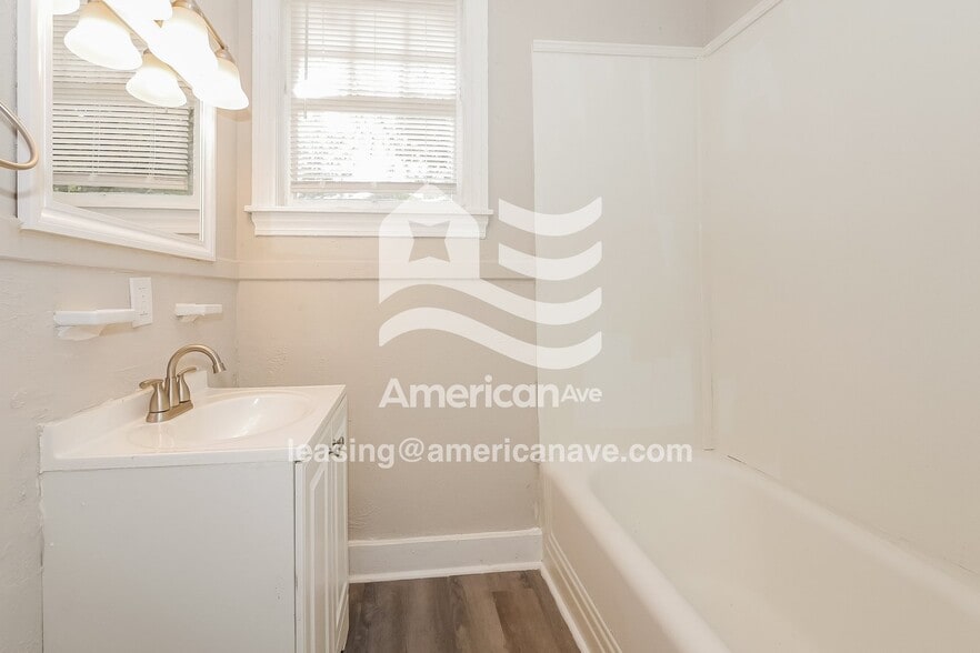 Building Photo - 2231 10th St