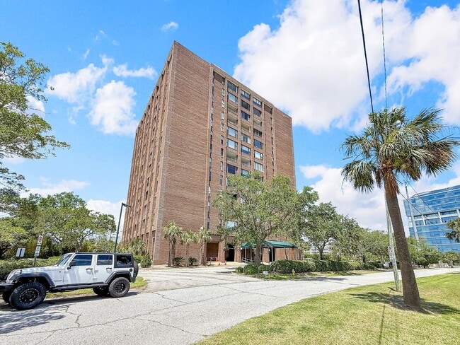 Building Photo - Downtown Charleston Living with Stunning Views