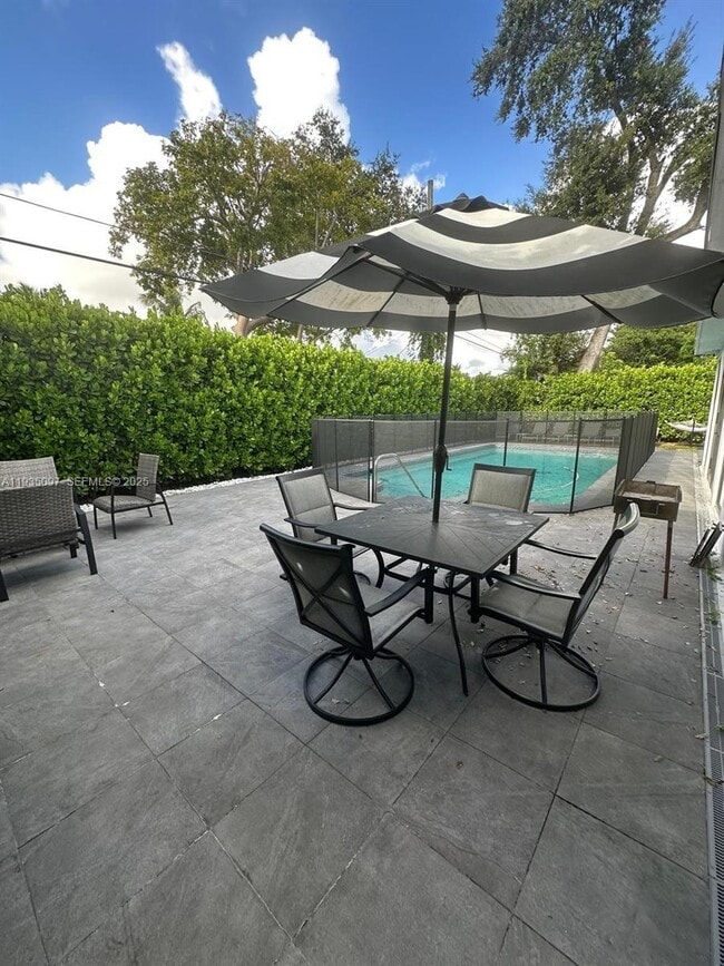 Building Photo - 575 NE 179th Dr