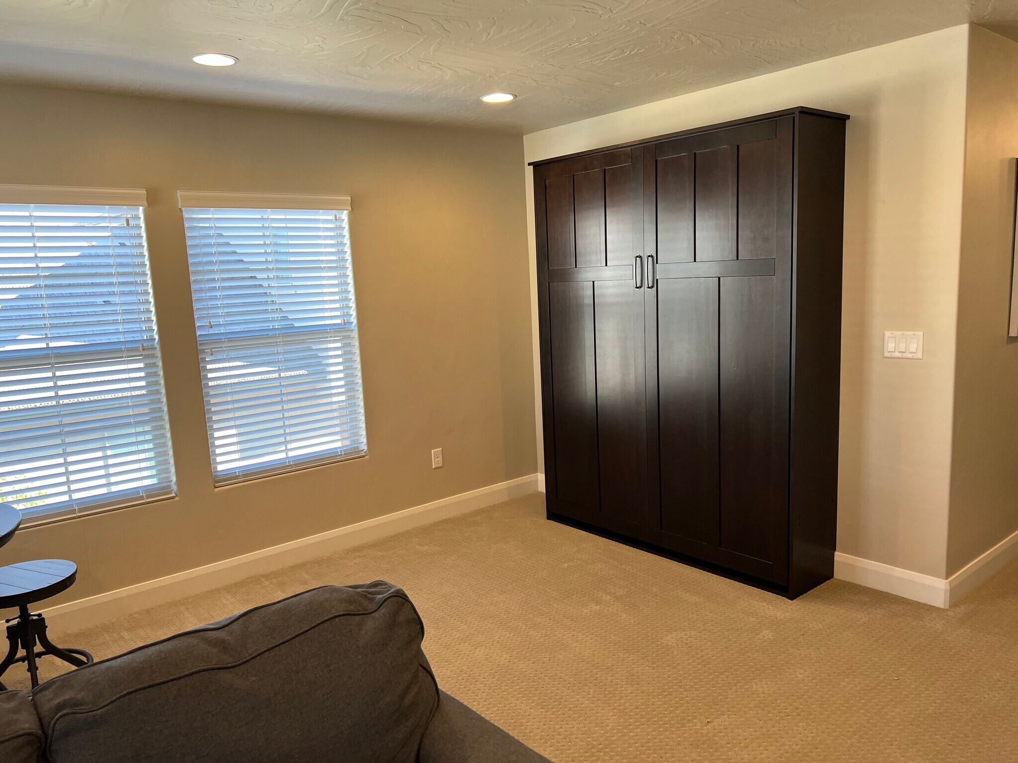 Building Photo - 1911 E Fiesta Ln