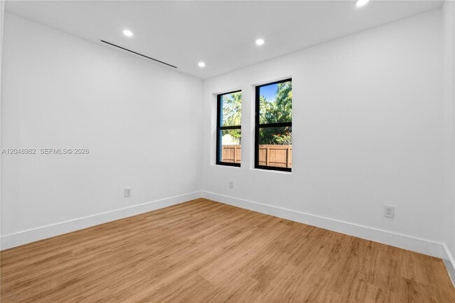 Building Photo - 665 NE 117th St