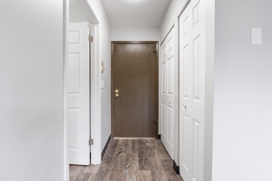 1 Bed Entry - Breckenridge Davenport Apartments