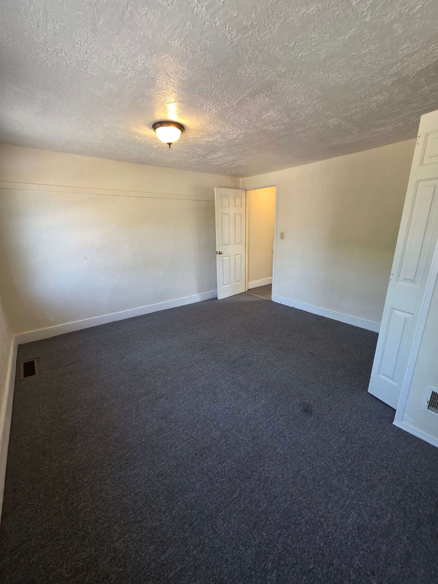 Building Photo - 24 N Kister St