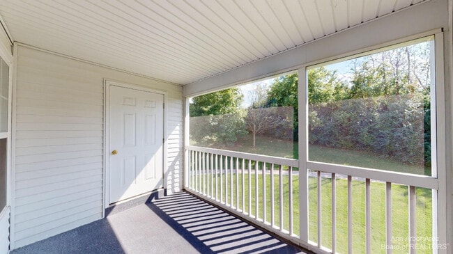 Building Photo - 2802 S Knightsbridge Cir