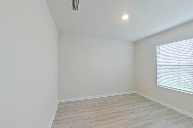 Building Photo - 401 Monarch Ln
