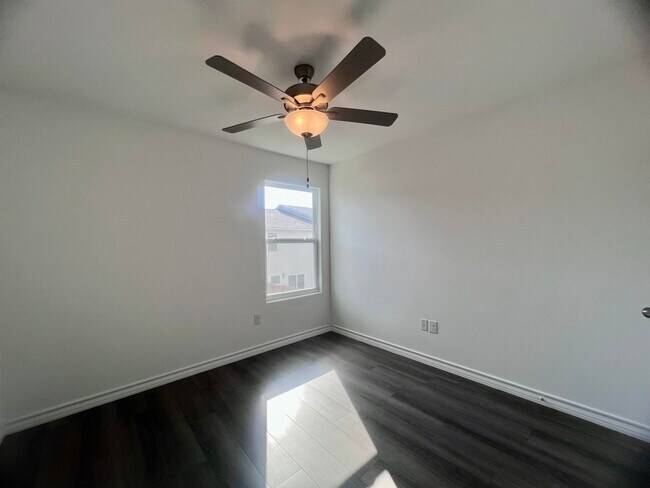Building Photo - 9910 Bijan Dr