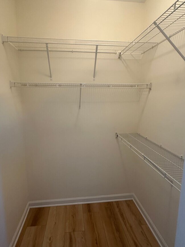 Building Photo - Fabulous 1BR condo in popular Walker Square