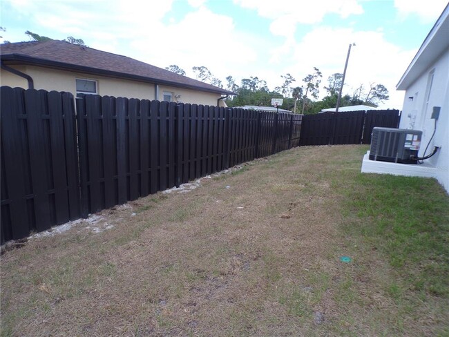 Building Photo - 2989 Pinetree St