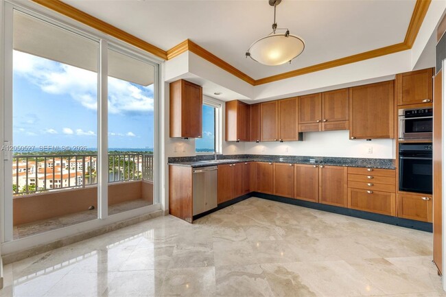 Building Photo - 785 Crandon Blvd