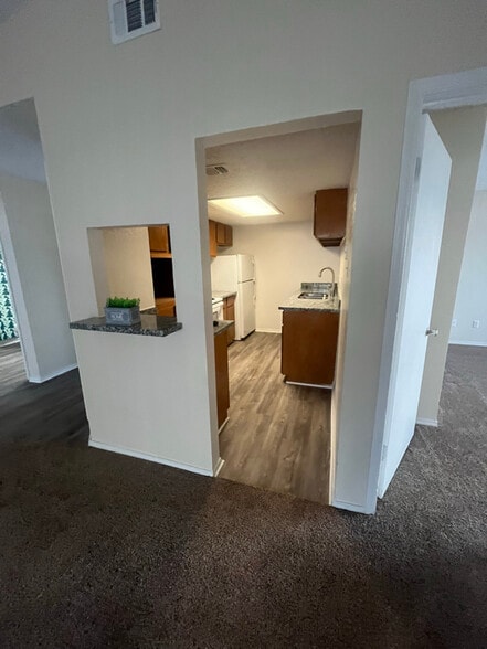 Building Photo - 250 Heimer Rd