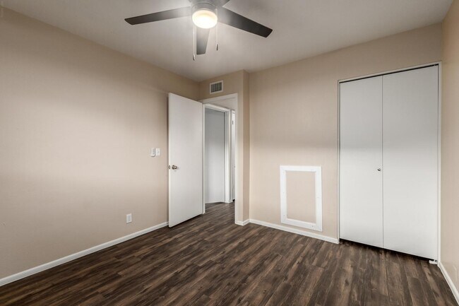 Building Photo - 286 W Palomino Dr