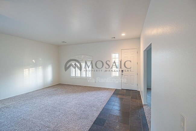 Building Photo - 21316 E Via Del Rancho Rd