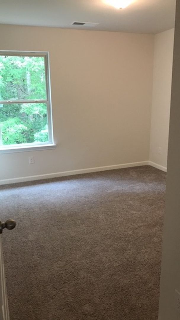 Building Photo - NEWISH 4 Bedroom Single Family Home in Ellenwood!