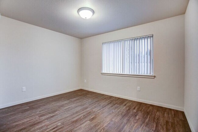 Building Photo - 245 SE 146th Ave