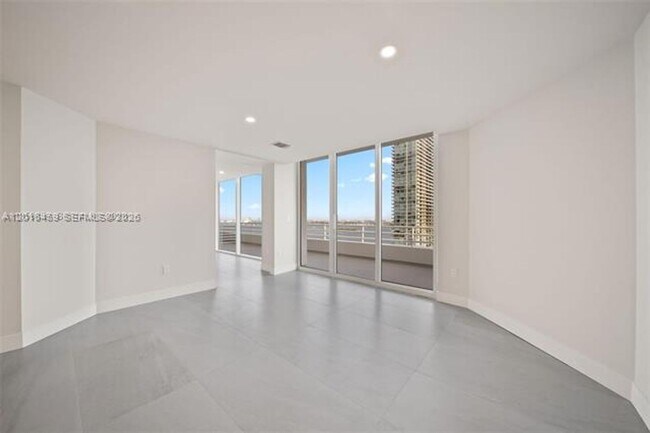 Building Photo - 555 NE 34th St