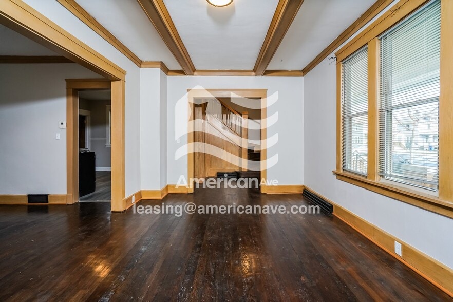 Building Photo - 1704 Flett Ave