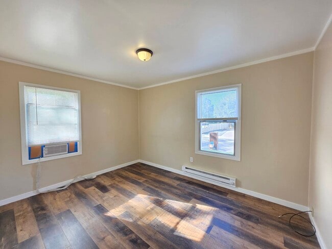 Building Photo - 208 Jadwin Ave