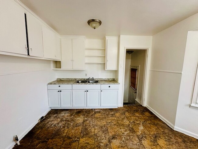 Building Photo - 3 Bedroom 1 Bath Home for Lease. welcome S...