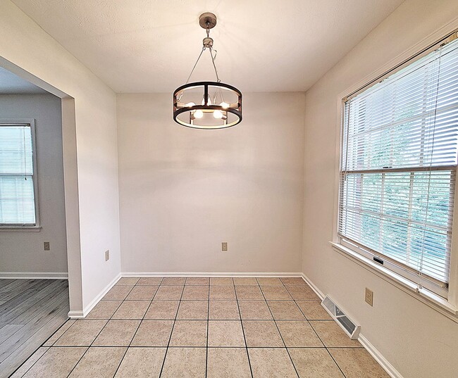Building Photo - 330 Jones Ln