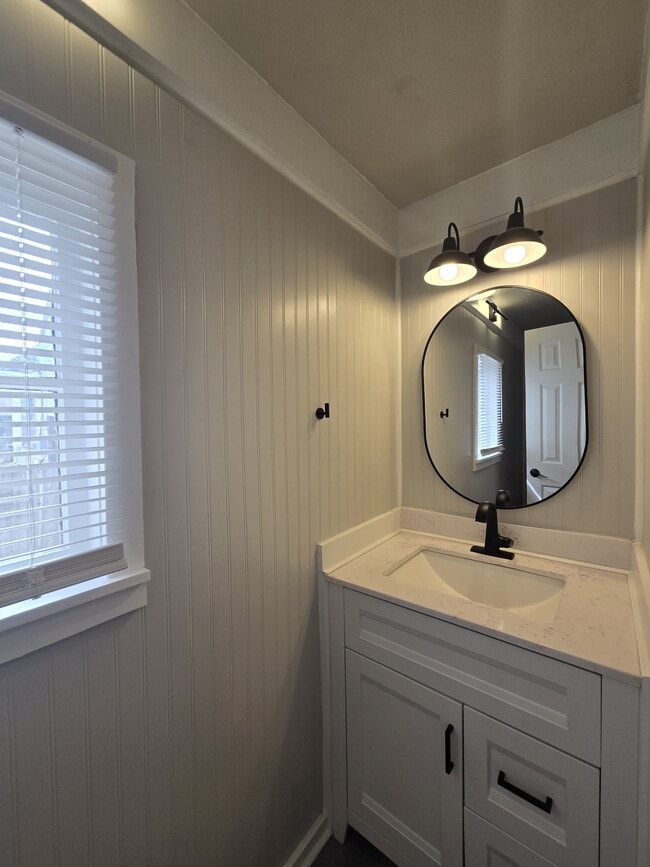 Building Photo - 250 Millwood N