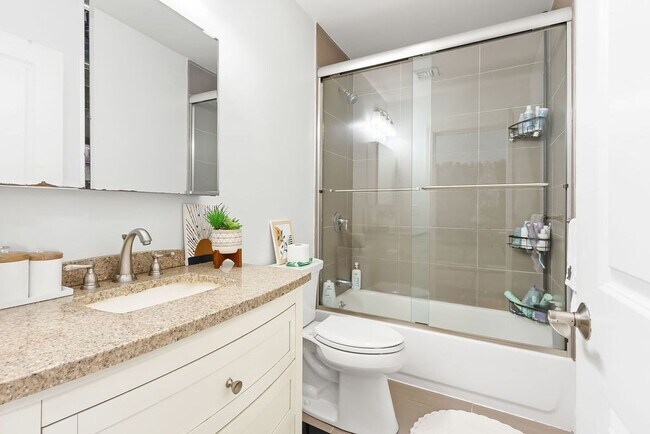 Building Photo - 142 Boston St