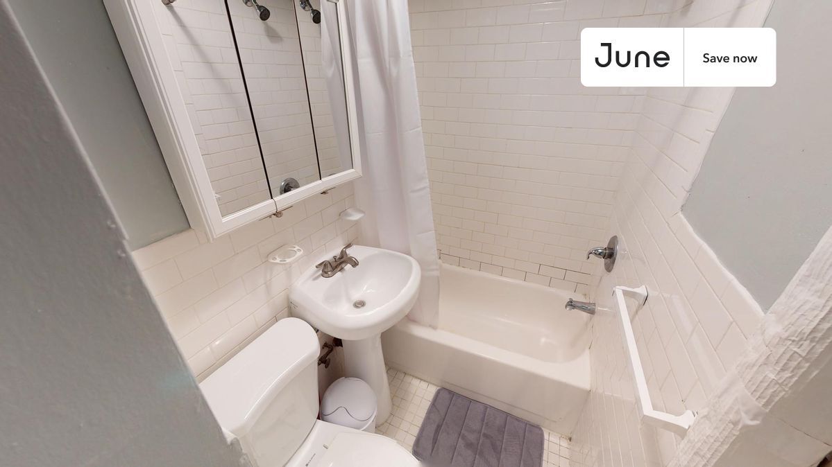 Building Photo - 715 E 5th St