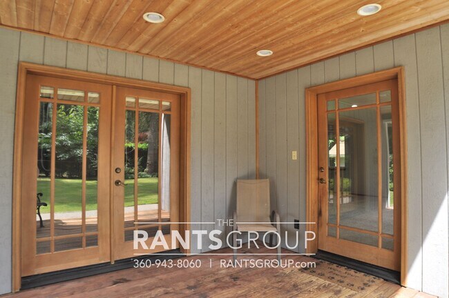 Building Photo - Beautiful Home in Tumwater on 1/2 acre!