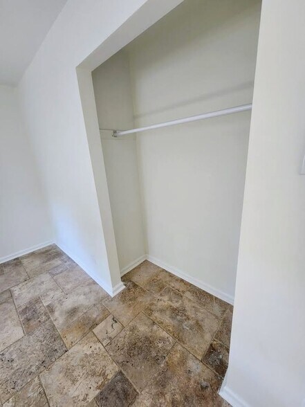 Building Photo - 1013 Rosedale Ave