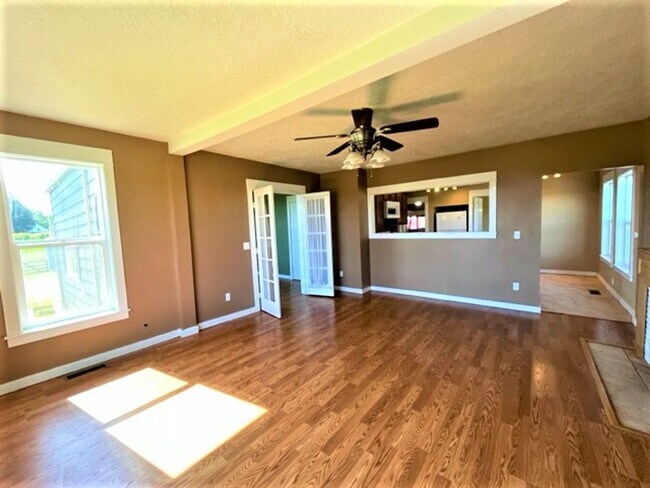 Building Photo - Enjoy the Country living, Home on acres in Yamhill Oregon