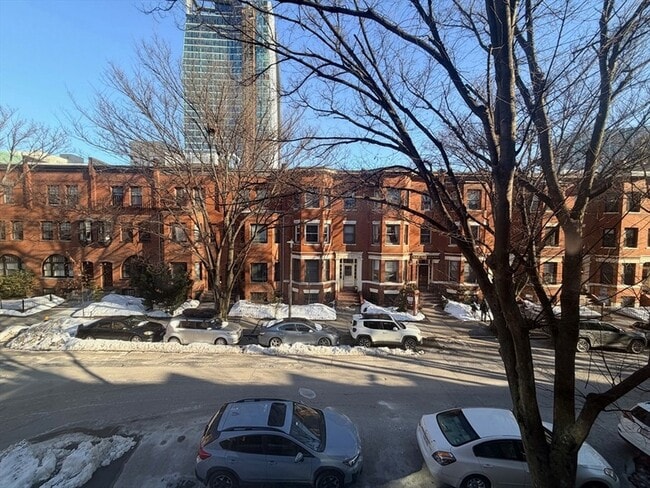 Building Photo - 2 Symphony Rd