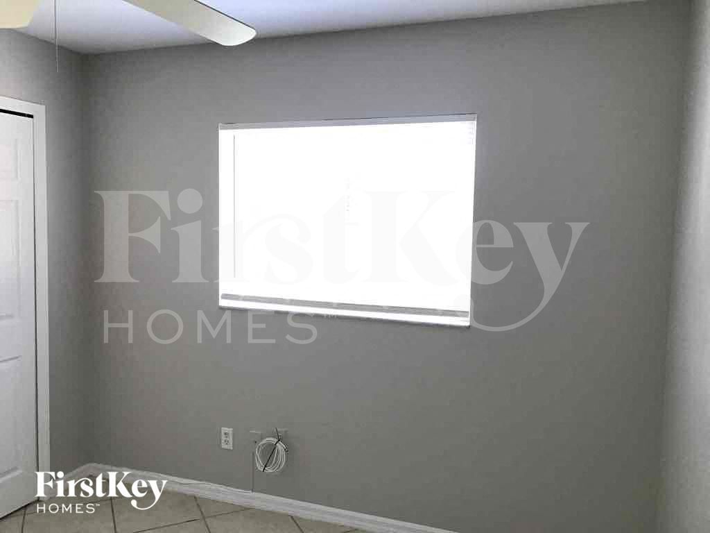 Building Photo - 4103 10th St SW