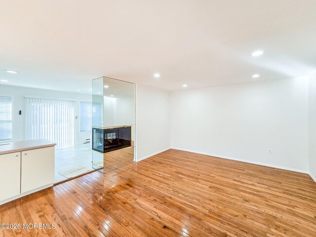 Building Photo - 167E Concordia Cir