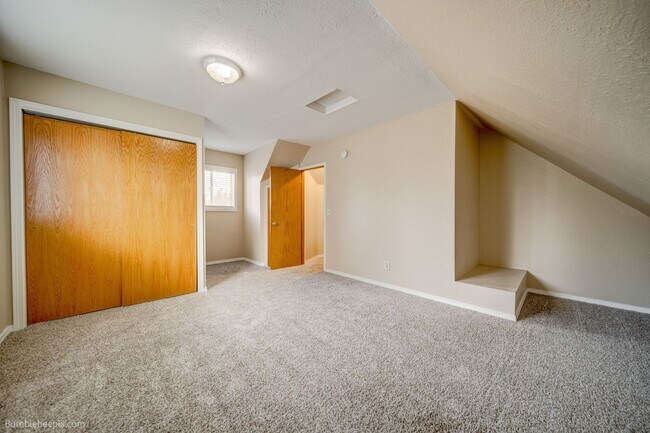 Building Photo - 104 N Colville Rd