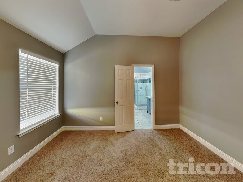 Building Photo - 725 Rawlins Dr