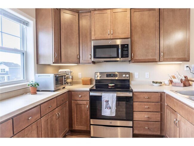 Building Photo - 2980 Clover Ridge Dr