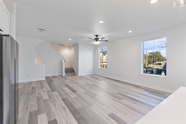 Building Photo - 3703 Nagle St