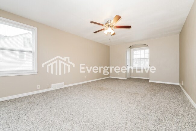 Building Photo - 8016 Holmes Rd