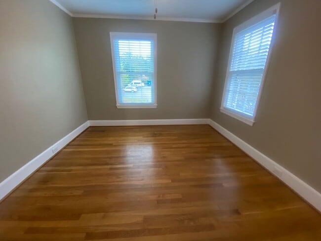 Building Photo - 210-A South Saluda Ave. PRE-LEASE AVAILABL...