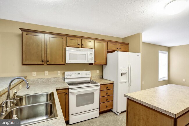 Building Photo - 212 Eleah's Crossing