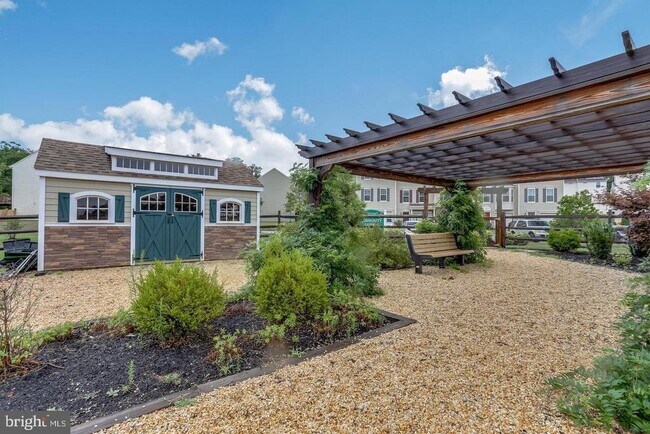 Building Photo - 7568 Stonehouse Run Dr