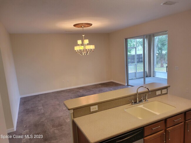 Building Photo - 950 Nixon Cir NE