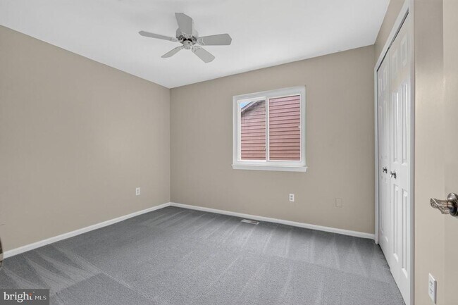 Building Photo - 6 Youngs Farm Ct