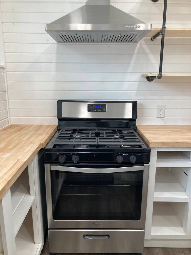 Building Photo - 328 E 12th St