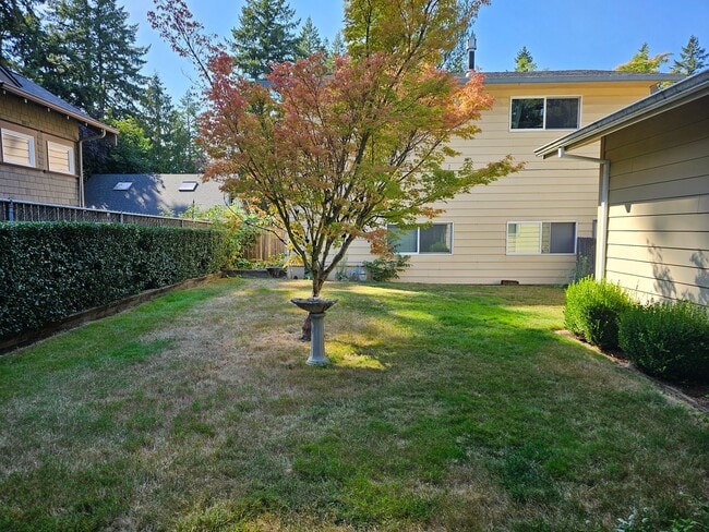 Building Photo - CLOSE IN SW PORTLAND RANCH 3/2 + 2 CAR GAR...