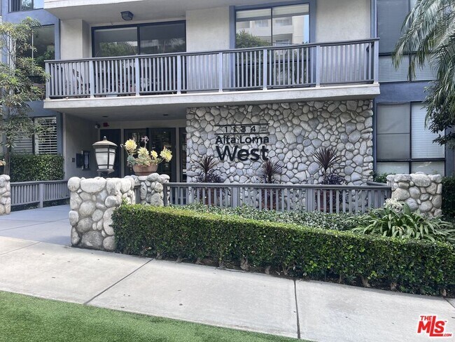 Primary Photo - 1134 Alta Loma Rd